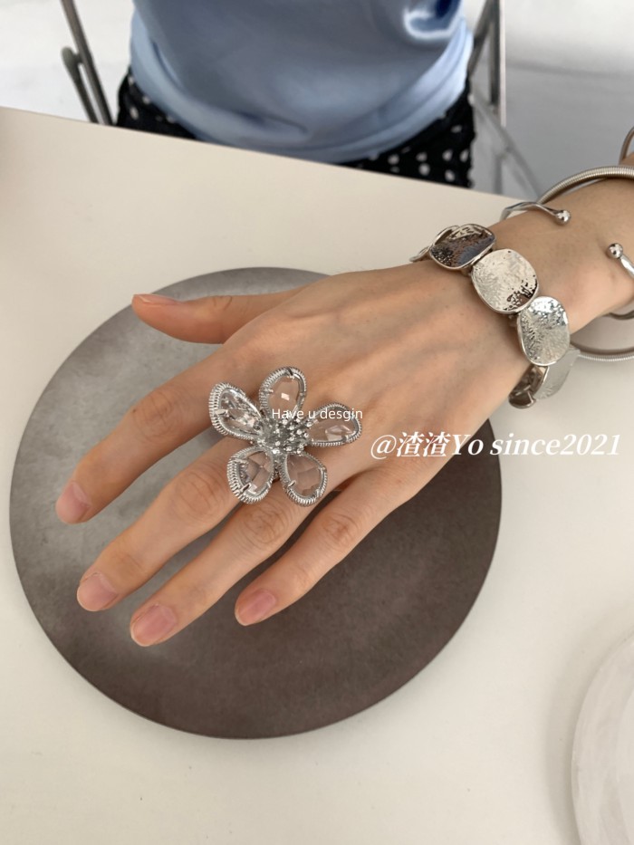 Have u desgin Xuân Hè Thiết Kế Sang Trọng Trong Suốt Hoa Chỉ Số Nhẫn Ngón Tay Phù Hợp Với Nhẫn Đơn Giản Đi Lại Vòng Phóng Đại