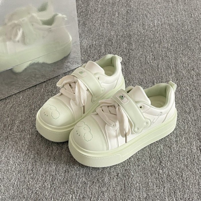 đôi giày trắng mới mùa xuân mới, giày đế dày Velcro đế dày, cún con tăng chiều cao, bánh mì dễ t