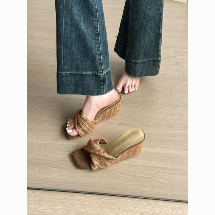 Retro Bện Vuông Mũi Kỳ Nghỉ Nêm Giày Sandal Nữ Áo Khoác Ngoài Đi Biển Giày Cao Gót Ống Hút Hở
