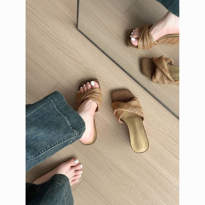 Retro Bện Vuông Mũi Kỳ Nghỉ Nêm Giày Sandal Nữ Áo Khoác Ngoài Đi Biển Giày Cao Gót Ống Hút Hở