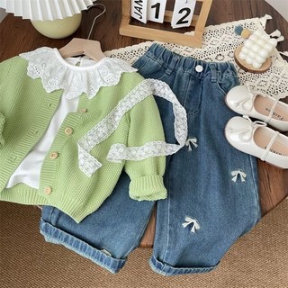 Áo sơ mi dài tay cổ ren xếp nếp cho bé gái màu trắng có cổ công chúa với chất liệu cotton nguyên ch
