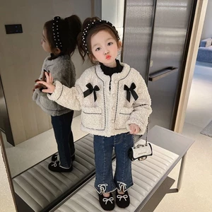 Áo khoác bé gái thu đông phong cách mới bé gái nơ nhỏ thơm cộng với áo khoác nhung sherpa cot