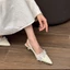 Giày cao gót hoa bướm đính đá giả kim cương giả mùa hè nữ vừa gót nhọn gót nhỏ satin mũi nhọn