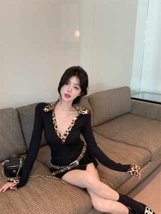 Áo thun cổ tròn chữ V gợi cảm kiểu Mỹ dành cho nữ đầu thu dài tay đơn mặc áo thun giảm béo vòng