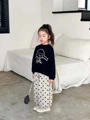 Quần Áo Bé Gái Phiên Bản Hàn Quốc Áo Len Cổ Tròn Đa Năng Màu Đen Phong Cách Trẻ Em Xuân Thu Áo C