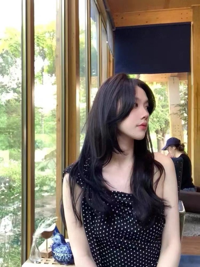 Retro Đen Chấm Bi Dốc Vai Áo Vest Nữ Mùa Hè Hot Girl Thiết Kế Ôm Vừa Vặn Dây Đeo Nguyên Chất