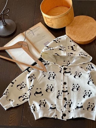 Áo khoác trẻ em xuân thu phong cách mới áo nỉ có mũ hình gấu trúc hoạt hình cho bé trai và bé