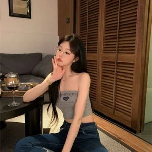 Phiên bản Hàn Quốc của hot girl giảm béo ngọt ngào và mát mẻ trên Internet nổi tiếng áo vest