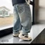 trẻ em quần denim mùa xuân phong cách mới bé trai và bé gái khuôn mặt tươi cười dáng rộng phong