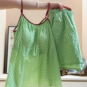 ngọt ngào nữ tính hoa tươi treo đai miếng đệm ngực Bộ đồ ngủ nữ mặc nhà 2 bộ