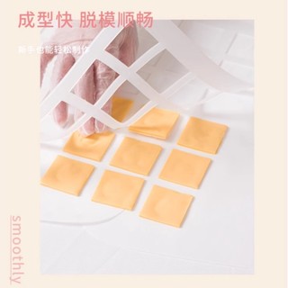 Người yêu màu trắng vuông Nhật Bản, Lưỡi bánh quy dập nổi bằng gạch sắc nét