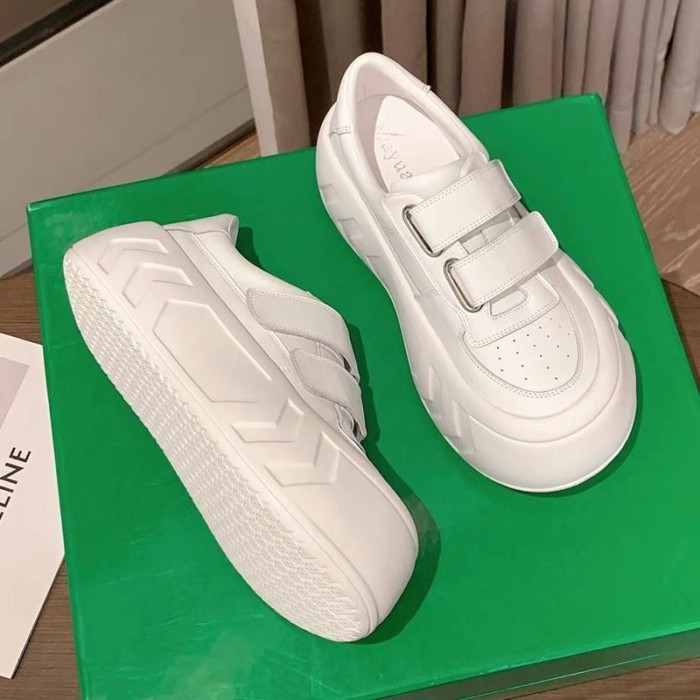 Giày trắng đế dày, giày Velcro tăng chiều cao, giày thể thao mũi tròn đa năng cho nữ, giày thể thao