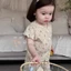Bộ quần áo mặc nhà màu kem phủ hoa cho bé gái mùa hè mỏng áo ngắn tay và quần dài Bộ hai món pho