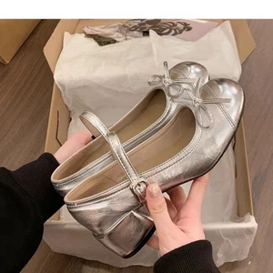 Giày da nhỏ màu bạc Pháp có nơ, gót dày, giày đơn 5CM, váy mùa hè nữ, giày Mary Jane nông