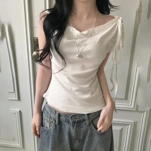 Áo thun nữ trễ vai thanh mảnh phong cách Hàn Quốc chấm bi dây đeo lệch vai giảm béo cho nữ