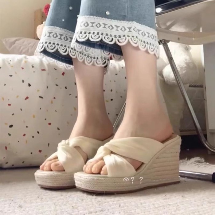 Đẹp Rơm Nêm La Mã Giày Sandal Nữ 2026 Mùa Hè Mới Áo Khoác Ngoài Tăng Đế Dày Dép Cao Gót