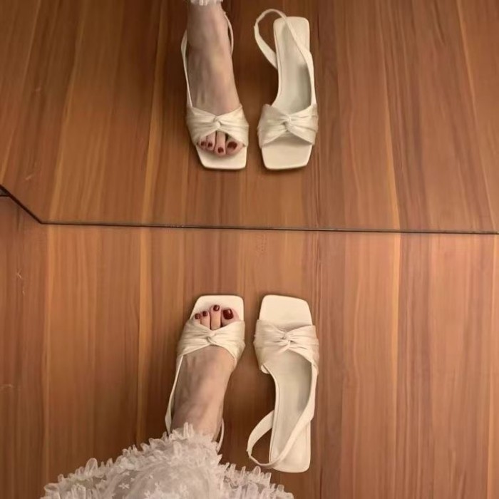 Hoa phong cách mới Giày sandal mũi vuông nơ hở mũi mùa hè Giày cao gót đế nhọn dây đeo sau lư
