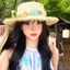 Mũ chống nắng bằng rơm thanh lịch có vành lớn và trang trí hoa cho những ngày đi nghỉ và đi biển