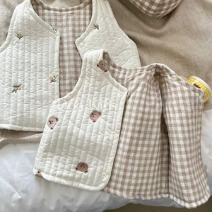 Áo vest trẻ em xuân thu Hàn Quốc chần bông thêu gấu ô liu vest hai mặt cotton nguyên chất áo