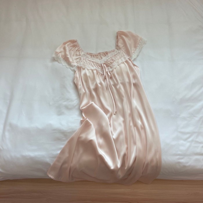 Girls' Pure Desire Ice Silk Váy ngủ màu hồng Bộ đồ ngủ nữ ren công chúa gợi cảm Quần áo ở nhà