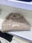Mũ len dệt kim mềm dành cho nữ Beanie dày có bịt tai cho các hoạt động ngoài trời mùa đông