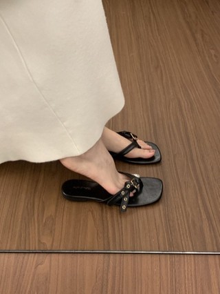 Beautiful Flat-soled Flip-flops For Women, New Style Beach Super Popular With Skirt, Plywood