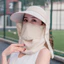 Mũ vành rộng thông thường có khả năng bảo vệ tia cực tím và có thể điều chỉnh phù hợp cho bãi biển và đi bộ đường dài