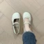 Trắng Bao Đầu Giày Sandal Nữ Mùa Hè Dây Phẳng Mary Jane Nhỏ Giày Da Miệng Dẹt Đậu Giày Gót Thấp