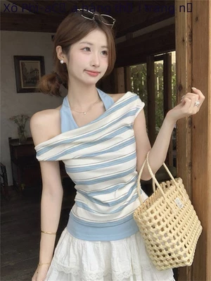 Áo thun nữ sọc xanh giả hai dây một dây cổ xòe tay ngắn lệch vai áo trễ vai