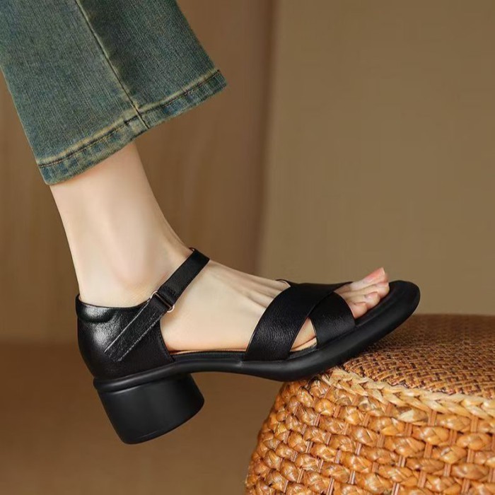 đôi sandal hở mũi quai ngang đế dày bằng da mềm dành cho nữ mùa hè mới gót dày màu sắc phù hợp v