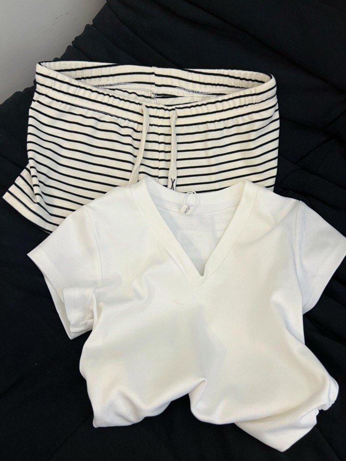 Phong cách đơn giản màu trắng slim fit ngắn tay áo thun nữ mùa hè mới hot girl quần short sọc