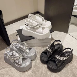 Giày sandal tăng chiều cao đế dày cho nữ, trang phục mặc ngoài mùa hè, giày đi biển cổ tích đế chuỗ