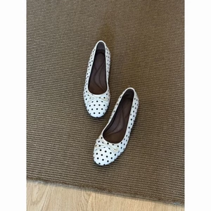 Giày mũi tròn nơ chấm bi mũi tròn xinh xắn cao 4cm Giày nữ Mary mũi nông nhỏ thơm Giày Mary J