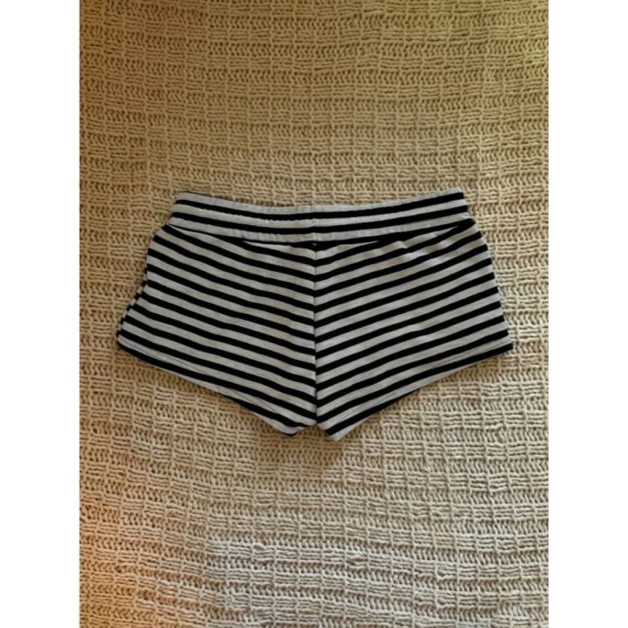Quần short thể thao cổ điển Mỹ in hình đầu lâu sọc đen xám y2k quần short thể thao nữ quần ho