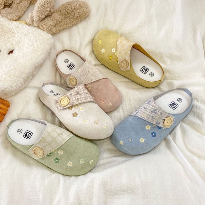 Dép xỏ ngón thêu hoa , giày siêu hot, giày lười nữ đa năng, giày bệt slip-on, dopamine