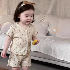 Bộ quần áo mặc nhà màu kem phủ hoa cho bé gái mùa hè mỏng áo ngắn tay và quần dài Bộ hai món pho