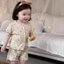 Bộ quần áo mặc nhà màu kem phủ hoa cho bé gái mùa hè mỏng áo ngắn tay và quần dài Bộ hai món pho