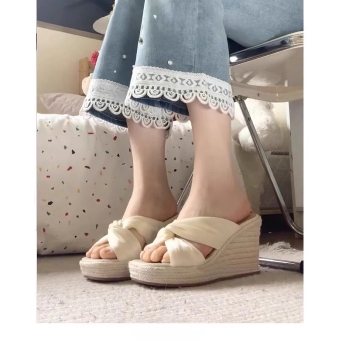 Đẹp Rơm Nêm La Mã Giày Sandal Nữ 2026 Mùa Hè Mới Áo Khoác Ngoài Tăng Đế Dày Dép Cao Gót