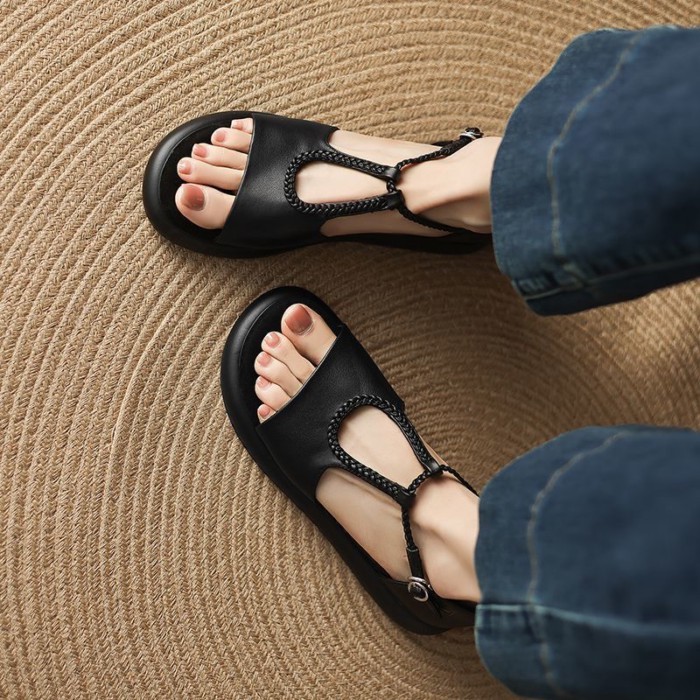 đôi sandal đế mềm thông thường đế mềm phong cách retro dành cho nữ mùa hè Giày La Mã đế dày thoá