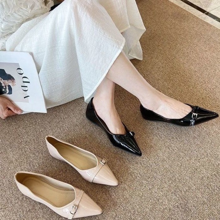 đôi giày đế bằng có chân váy, giày nữ, giày đi làm mũi nhọn màu đen đế mềm khí chất mới của Pháp