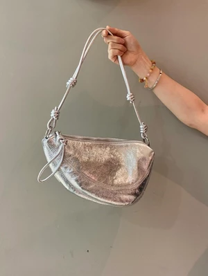 niche túi xách da mềm hình lưỡi liềm mới cao cấp đeo chéo túi đựng bánh bao một vai nách sừng tú