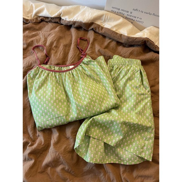Bộ đồ ngủ hoa trắng xanh Hàn Quốc có đệm ngực và dây treo cho nữ mùa hè quần short mới và bộ