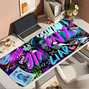 Tấm lót chuột chơi game sành điệu Boom Jinx - Có đế cao su chống trượt, bề mặt có thể giặt được, trang trí với nghệ thuật nhân vật Jinx và thiết kế phong cách Graffiti
