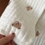 Áo vest trẻ em xuân thu Hàn Quốc chần bông thêu gấu ô liu vest hai mặt cotton nguyên chất áo