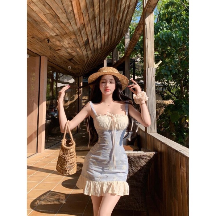 Fake Two-piece Spliced suspender Dress With Summer Design, Waist-slimming, New Style Summer V