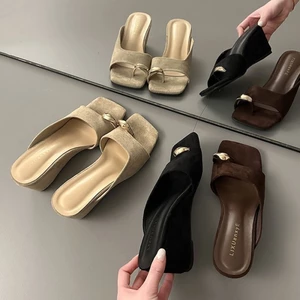 Giày sandal đế vuông mũi vuông đa năng phong cách retro dành cho nữ mang bên ngoài thông nửa dép