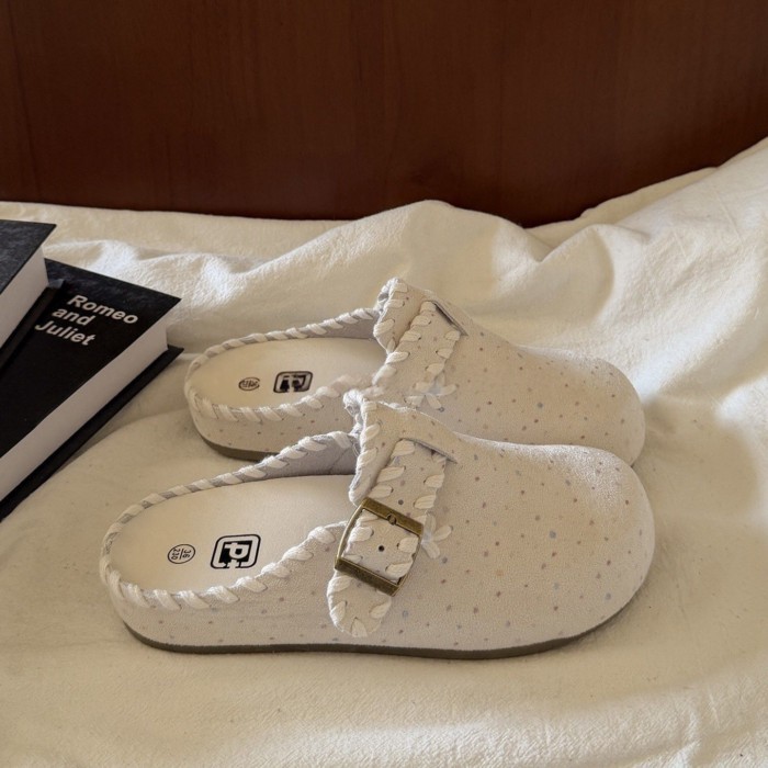 Những đôi Birkenstocks một chân và nửa dép đẹp để phụ nữ mặc làm áo khoác ngoài vào mùa hè. G