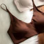 Tối giản Solid Deep V Halter Bralette Liền mạch mỏng Dây đeo có thể điều chỉnh Đồ lót không dây