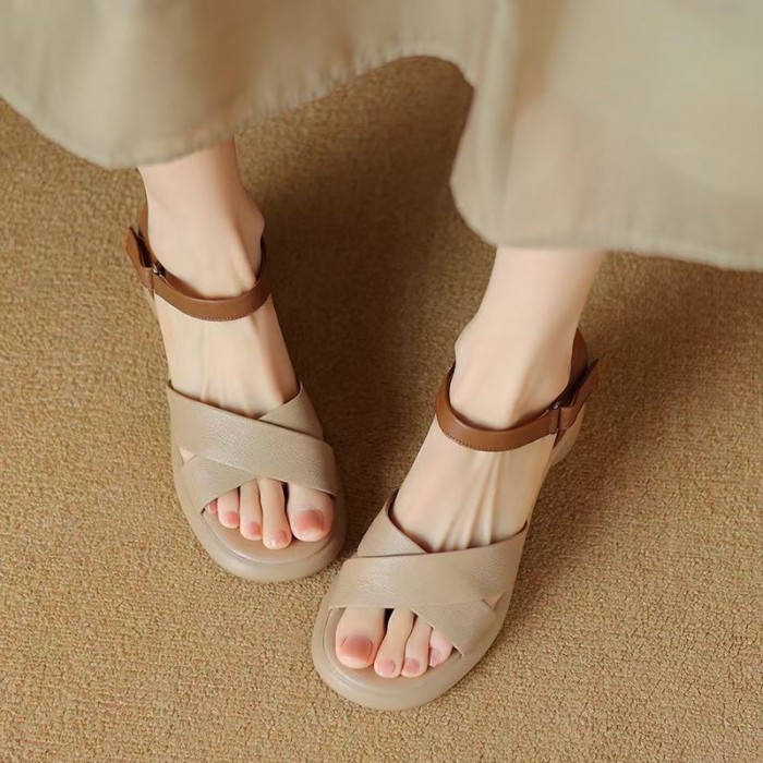 đôi sandal hở mũi quai ngang đế dày bằng da mềm dành cho nữ mùa hè mới gót dày màu sắc phù hợp v