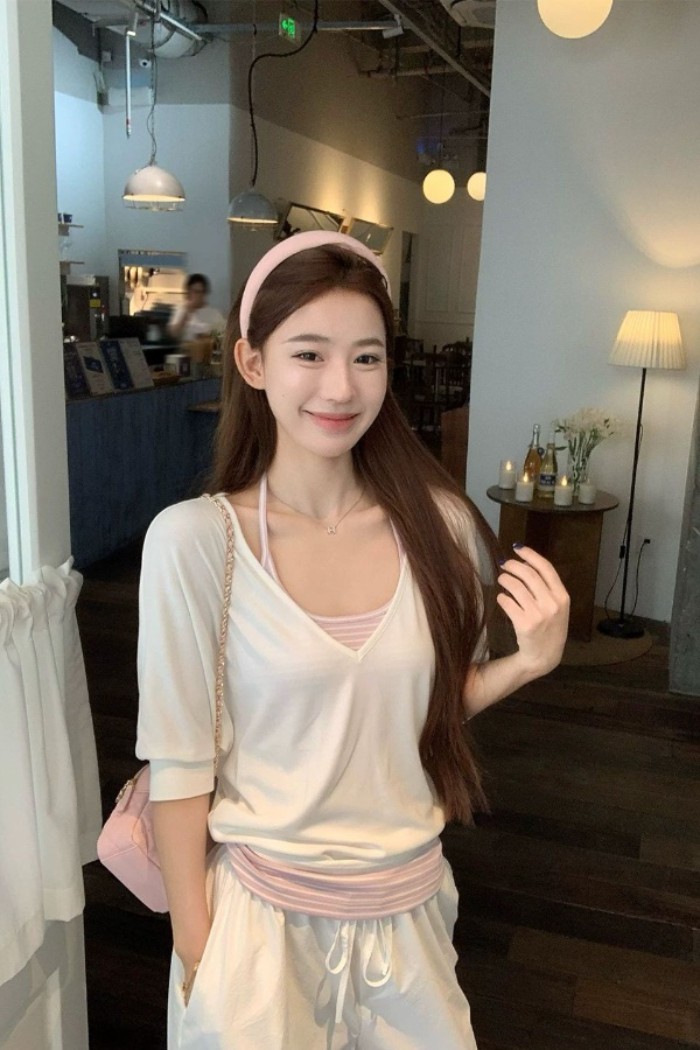 Áo hai mảnh cổ chữ V sọc trắng hồng tinh khiết phong cách Hàn Quốc
